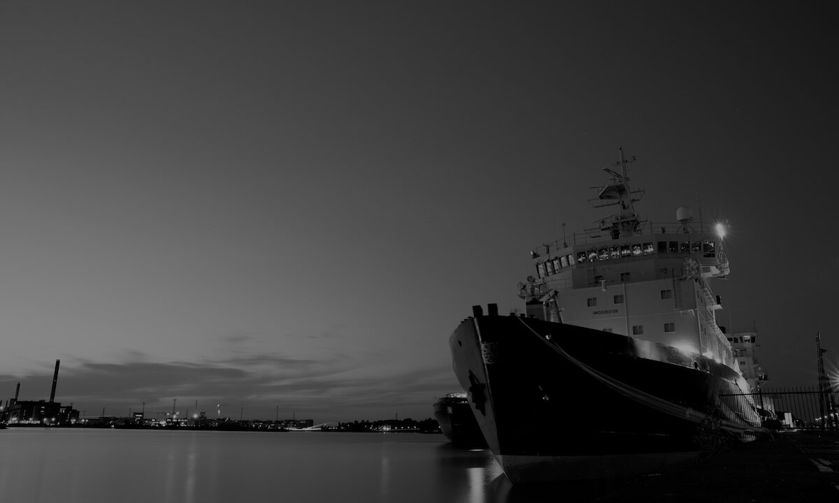 Seeschiffe die die Bundesflagge zu führen haben, §§ 1, 2 Flaggenrechtsgesetz.